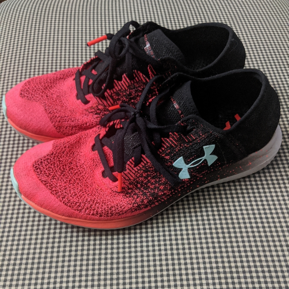 SOLD - EUC Under Armor running shoes. Men's 9